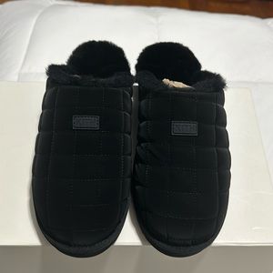 Kith Bedroom Slippers in Black